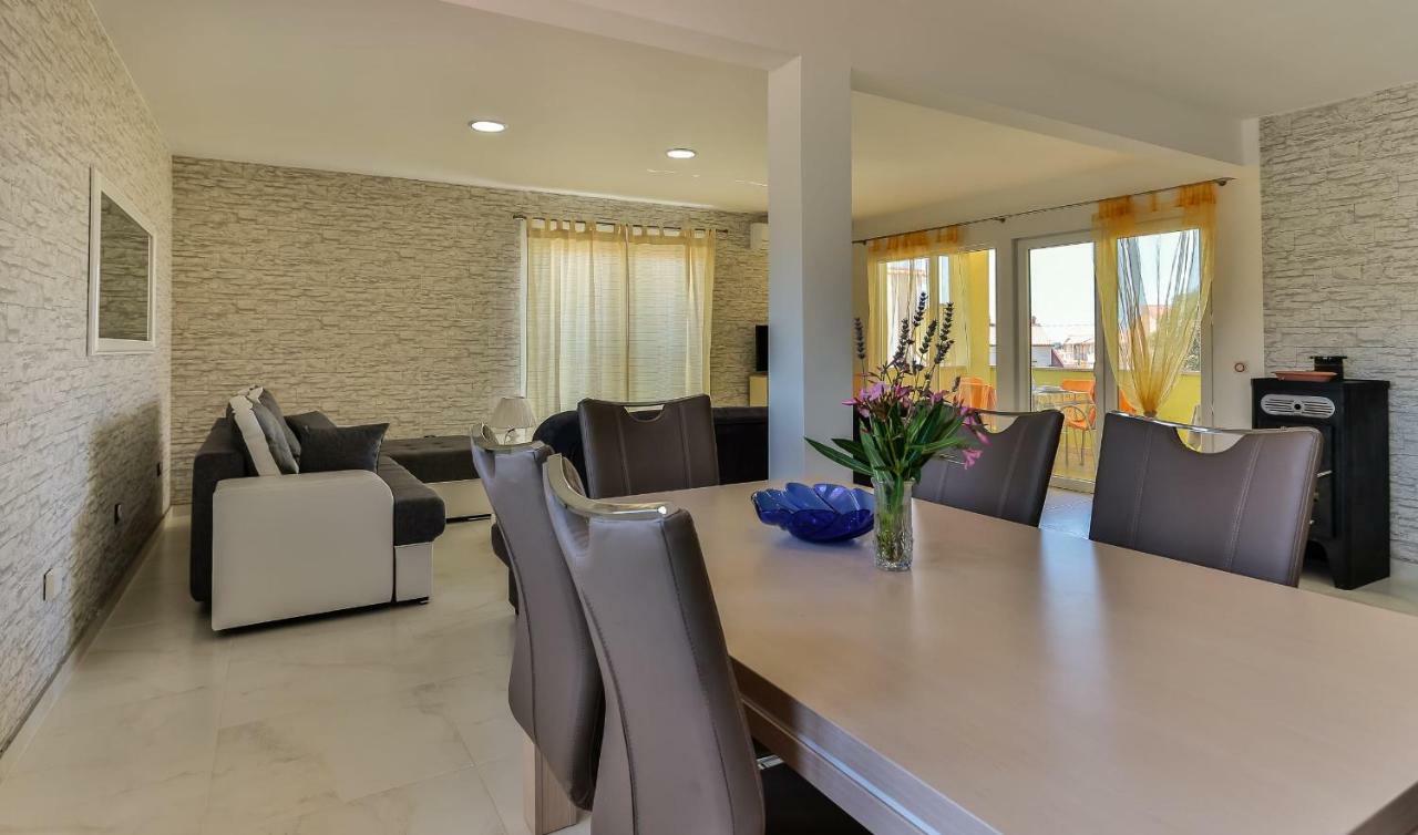 Apartments Dora Victoria Dream Medulin Bagian luar foto