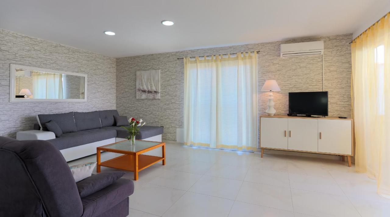 Apartments Dora Victoria Dream Medulin Bagian luar foto