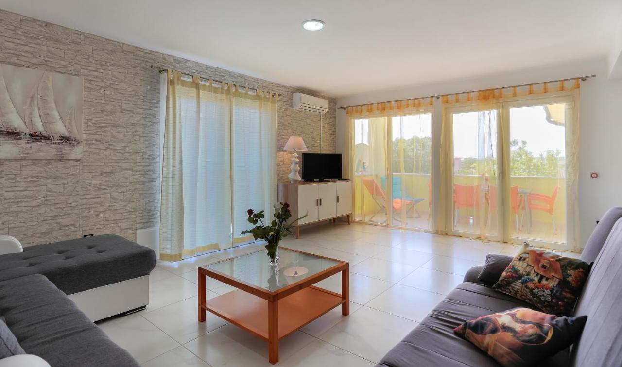 Apartments Dora Victoria Dream Medulin Bagian luar foto